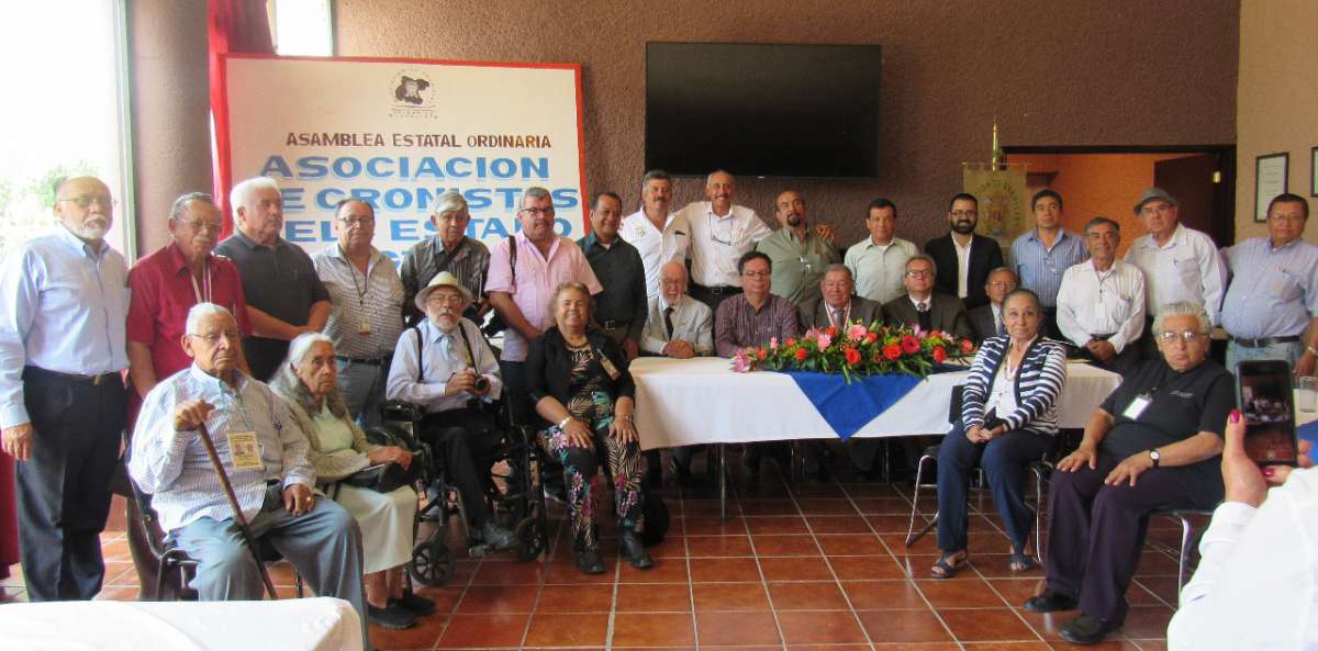 Los Cronistas de Guanajuato en la fotografía oficial de la Asamblea