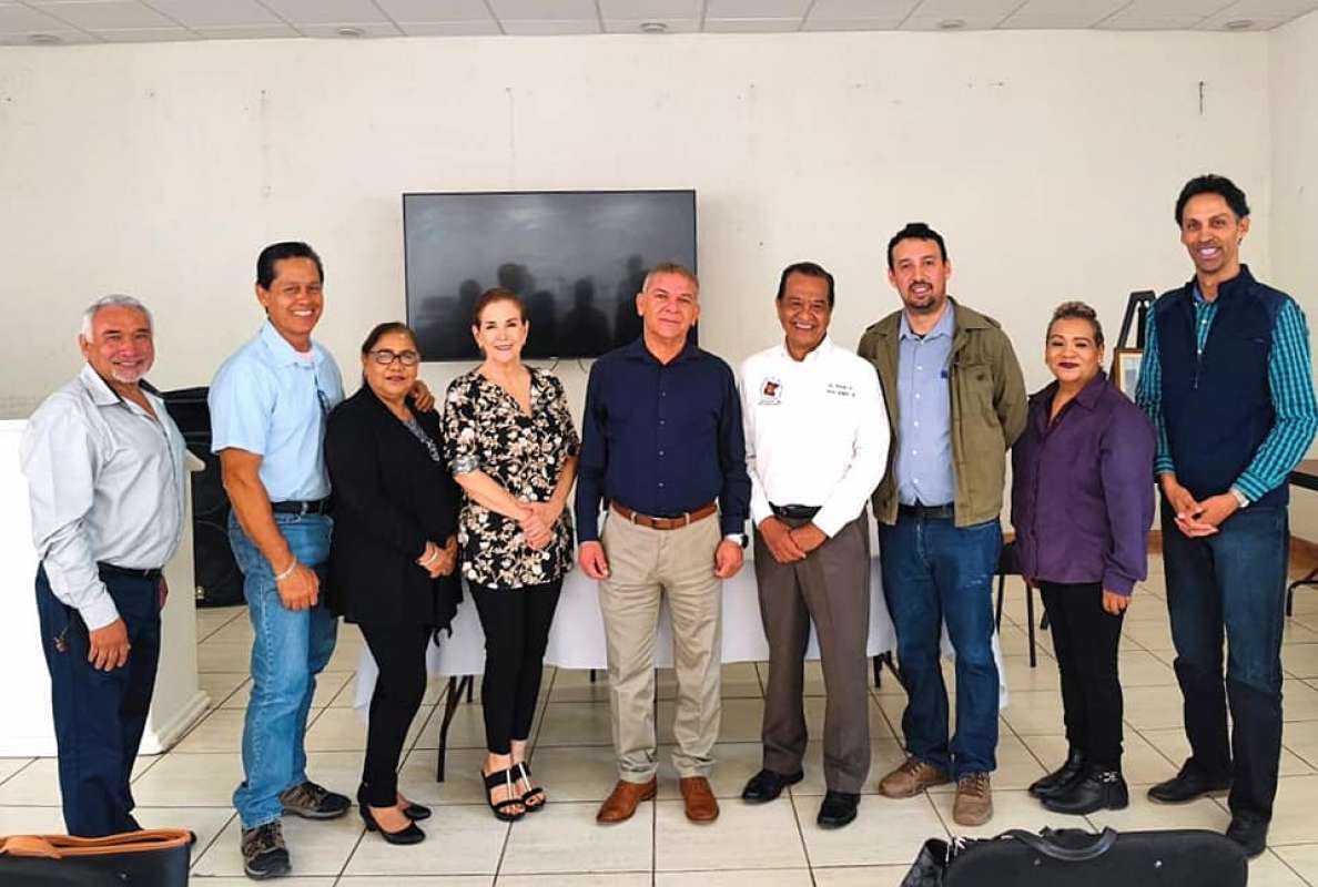 Profesor Juan Carlos Rodriguez, Coordinador de Cultura, Profesor Ricardo Canchola Mendoza, Regidor Municipal, Profesora Ma. Dolores Frausto Aguirre, Regidora. C. Rita María Vázquez Vargas, Regidora. Profesor Antonio Ramírez, Secretario Municipal, Dr. Julio Alvarado Soto, Cronista Municipal. Lic José Alcocer Figueroa, Director de Cultura Educación y Deporte. C. Ma. Dolores Rojas Rivera, Regidora, Profesor Jesús Salvador González González